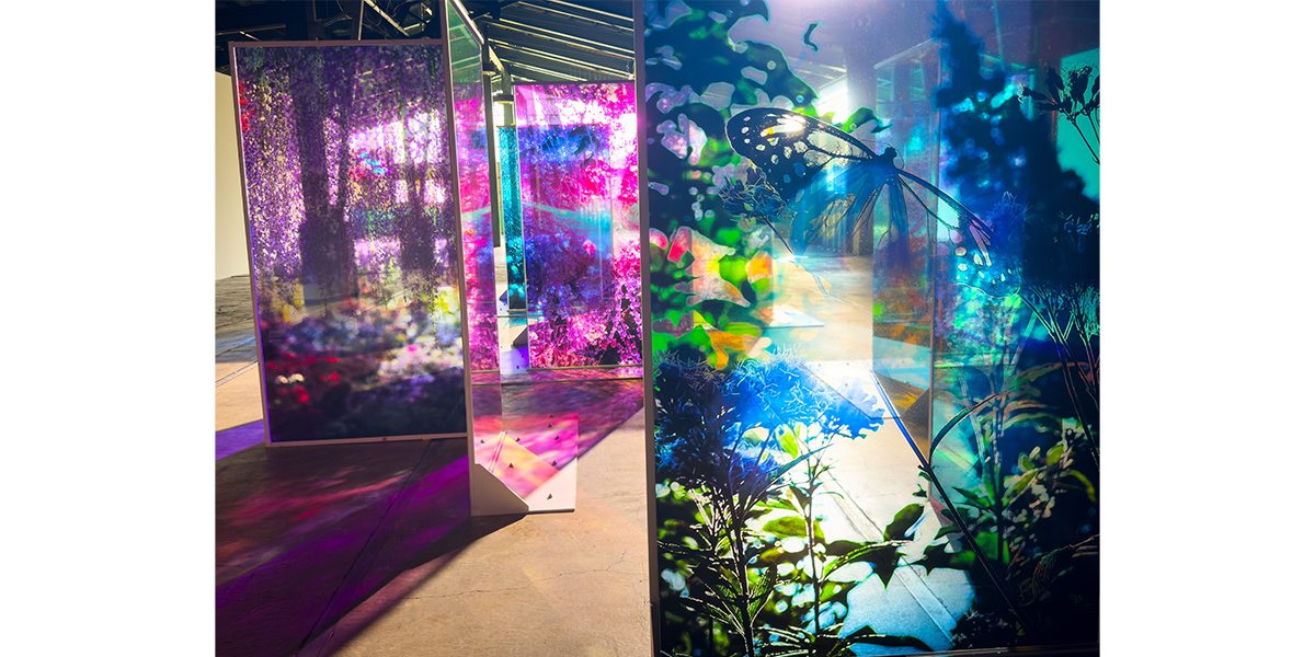 蜷川実花展 with EiM：彼岸の光、此岸の影」《 Silence Between Glimmers 》イメージ