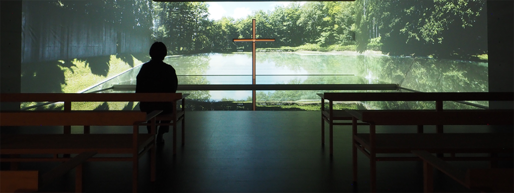 「安藤忠雄展｜青春」展示風景（インスタレーション「水の教会」）