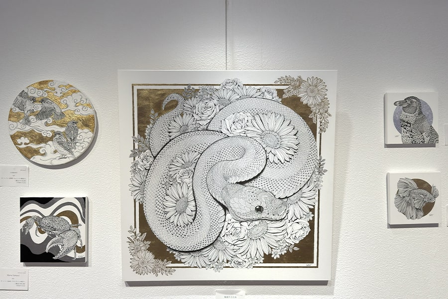 アートイベント「silsil・NiJi$uKe・安川眞慈・Saki アート作品＆グッズコーナー」