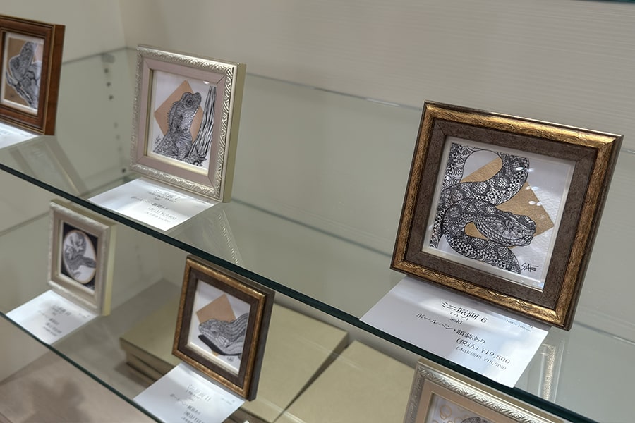 アートイベント「silsil・NiJi$uKe・安川眞慈・Saki アート作品＆グッズコーナー」