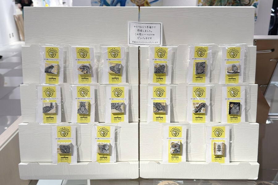 アートイベント「silsil・NiJi$uKe・安川眞慈・Saki アート作品＆グッズコーナー」