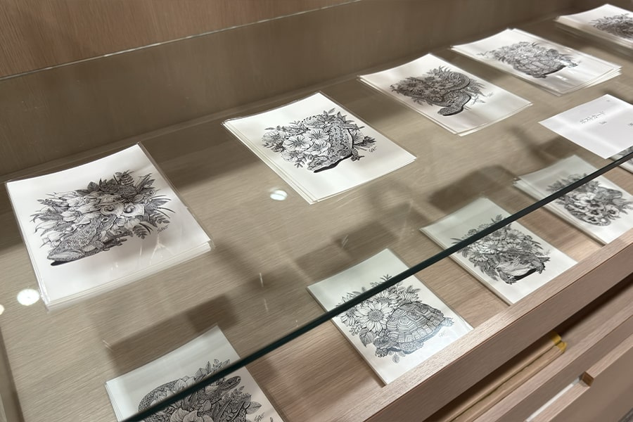 アートイベント「silsil・NiJi$uKe・安川眞慈・Saki アート作品＆グッズコーナー」