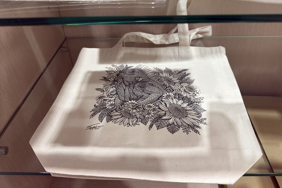アートイベント「silsil・NiJi$uKe・安川眞慈・Saki アート作品＆グッズコーナー」