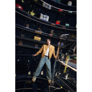 j-hope、大阪で開催中のルイ·ヴィトン「ビジョナリー·ジャーニー」展に来場