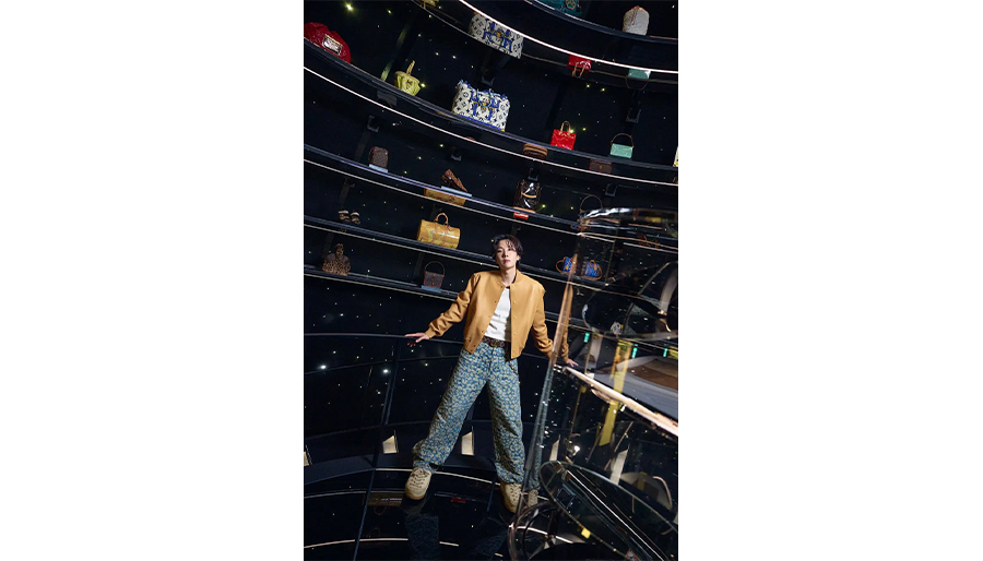 【ルイ·ヴィトン】j-hope、大阪で開催中のルイ·ヴィトン「ビジョナリー·ジャーニー」展に来場
