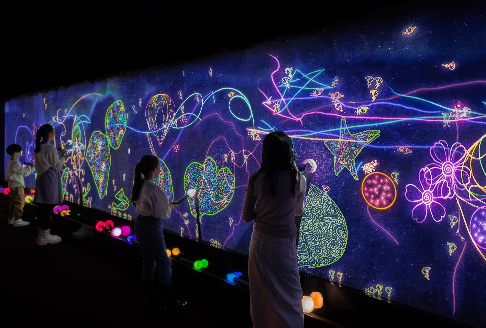 チームラボ バイオヴォルテックス 京都「こびとが住まう宇宙の窓」