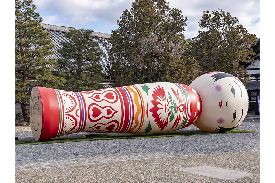 アートユニットYottaによる巨大作品《花子》