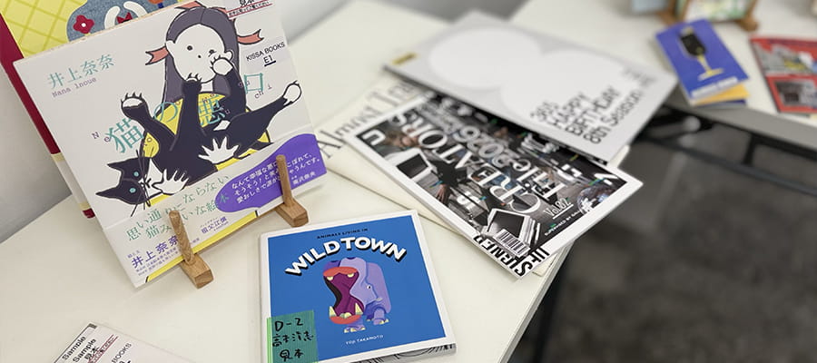 アーティストと直接対話して購入できるアートブックフェア『Art Book Osaka 2026』の風景