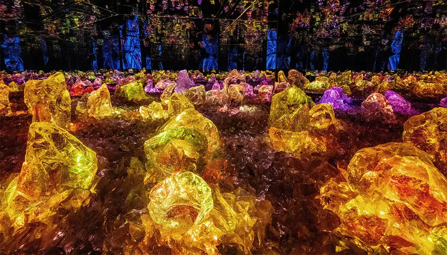 teamLab, Teahouse in a Sea of Light　一滴庵  ©︎ teamLab *Shot in real space. No AI or CGI