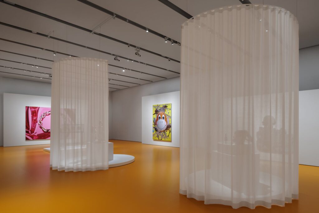 ジェフ·クーンズ展の会場風景